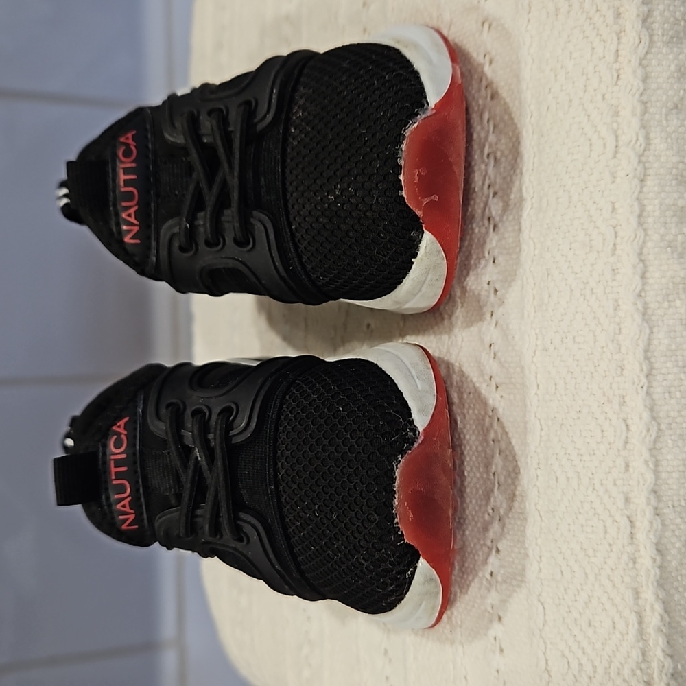 EUC BOYS NAUTICA SNEAKERS